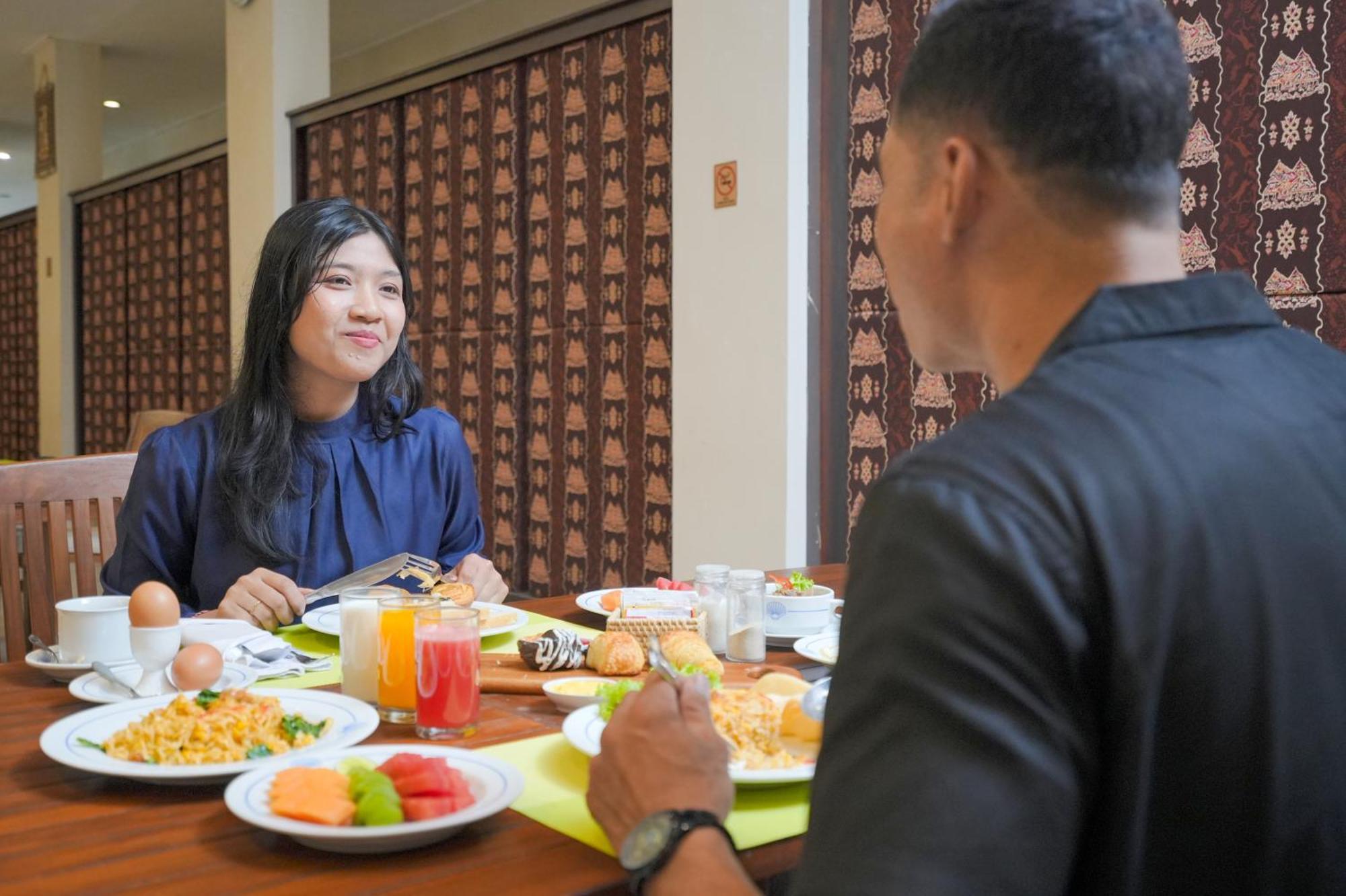 Samawa Transit Hotel Sumbawa Besar Exterior foto